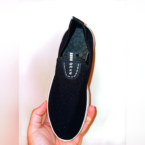 Unisex Solid Slip On Sneakers Comfy Non Slip Soft Sole Shoes for Men & Women - Picture 4 of 10